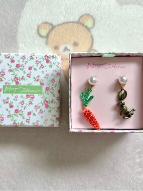 NEW Betsey Johnson Rabbit & Carrot Easter Festive Dangling Earrings Kawaii